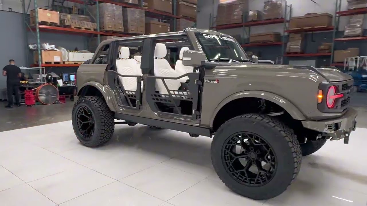 2025 Ford Bronco  Marsh Gray White Interior - B14851