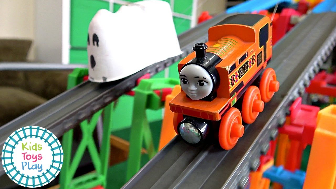Thomas the Train Spooktacular Halloween Super Station Races