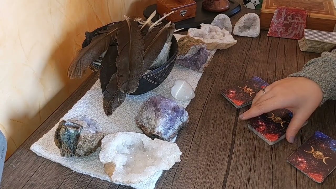 #رسالته_لك اليوم بلسانه💯،يحبك/اسف/ مشتاق  #حط_شخص_ببالك ماذا يريد ان يخبرك؟ #تاروت_بالعربى