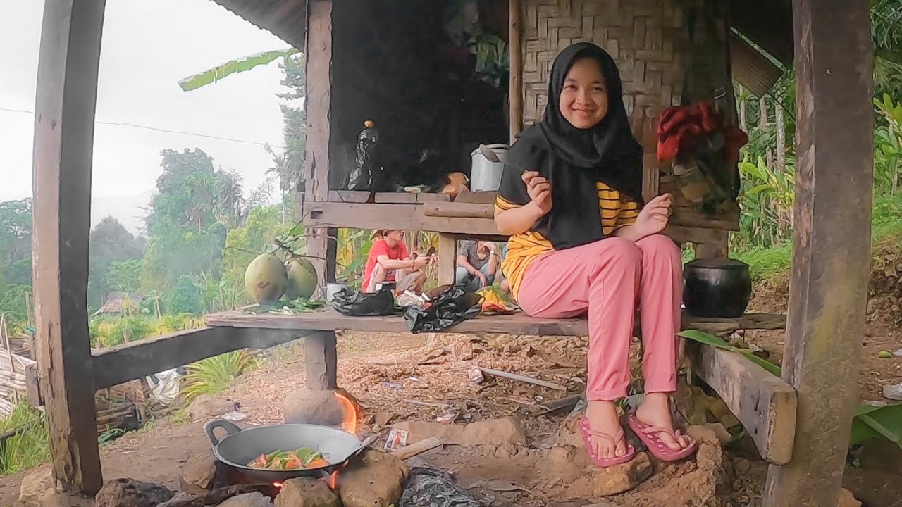 GADIS DESA IDAMAN, Cantik Dan Pandai Memasak. Ngaliwet di Sawah, Suasana Pedesaan Garut - Cisompet