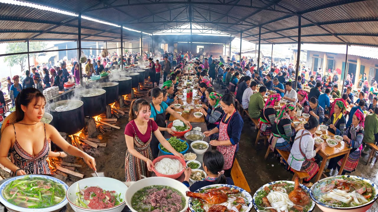 Unbelievable Chaos! Thousands Battle for Food at This Massive Annual Festival