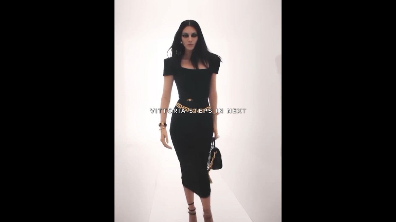 The runway paused for three icons💀 #supermodel #fashion #shorts #runway