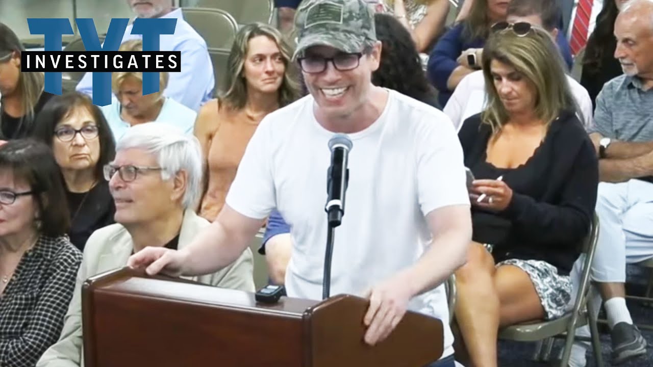 Комик троллит «Мамы за свободу», и они не могут с этим справиться