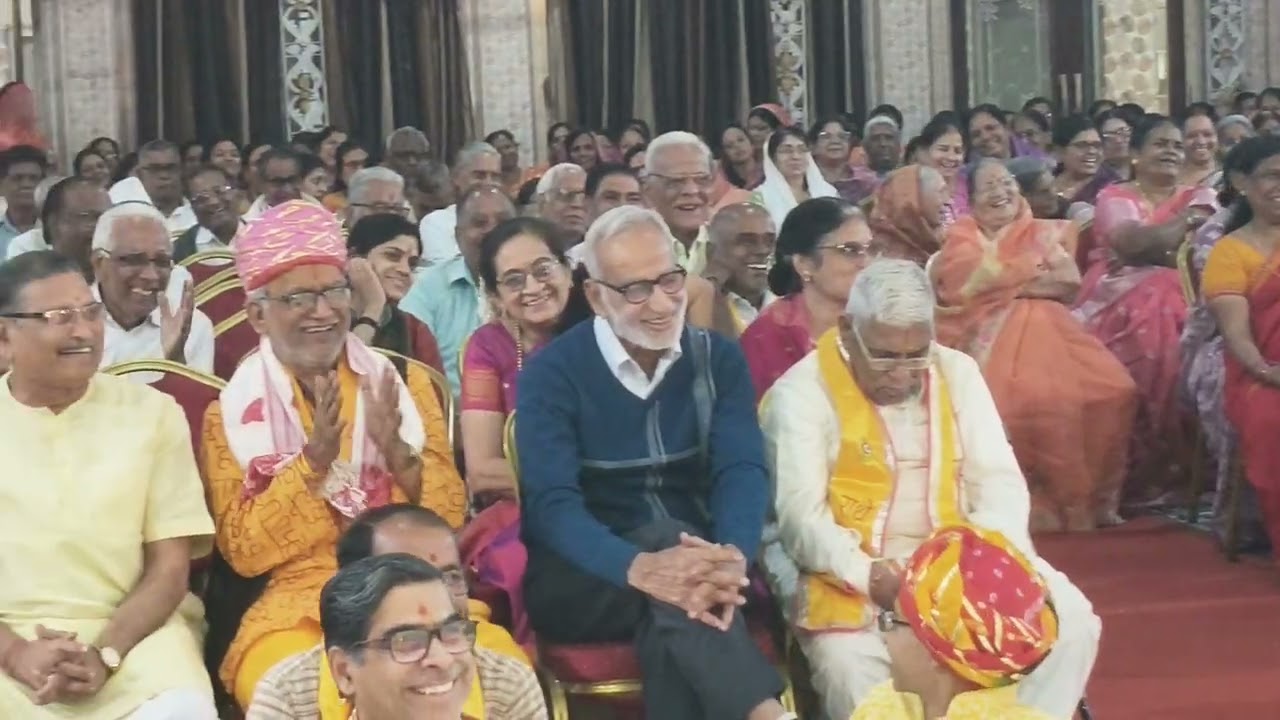 हर समय हर जगह ठाकुर जी की कृपा का अनुभव करना चाहिए।