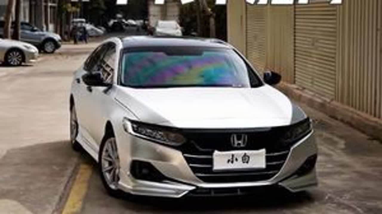 第一视角体验万元案例十代半雅阁豪华版改装升级案例动态光影满配氛围灯带中控镭雕贯穿➕原厂雷达➕奥迪尾灯熏黑红底➕压力山大银改色➕yf前铲yf侧裙➕澳滋姆单透选配流水转向灯➕右侧方向盘按键➕美...