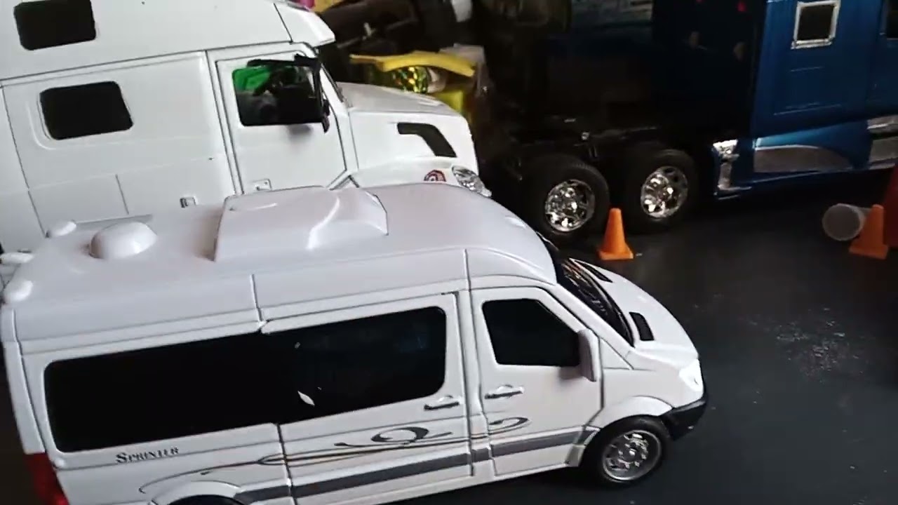 Unboxing de sprinter mercedes benz de color blanco a escala (KevinUrbanosRMX)