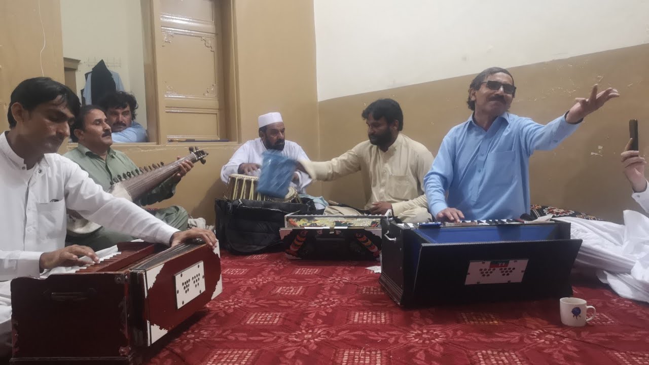 bannu hujra majlas poet & singer laiq zaman sadaf. حجره مجلس لایق زمان صدف