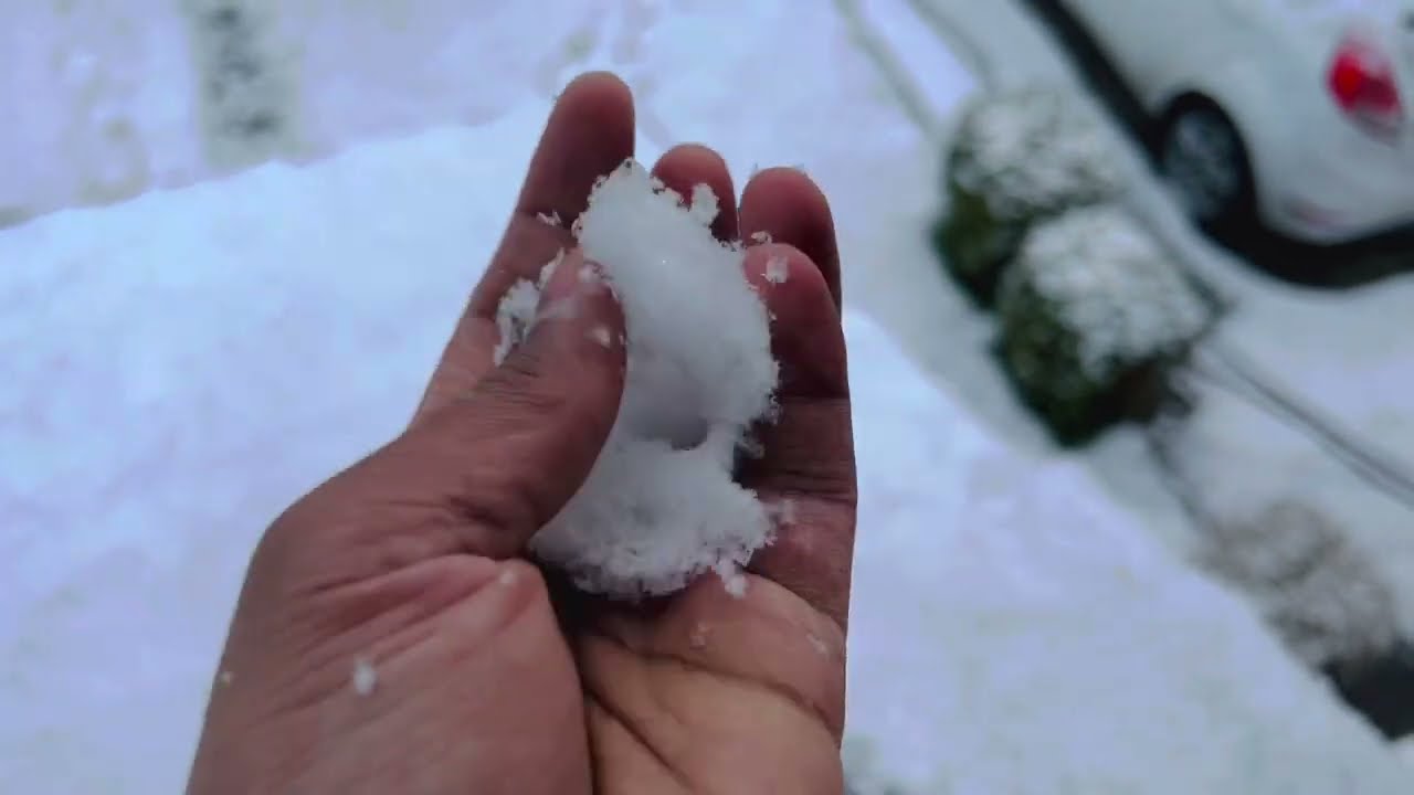 Snowing in Bristol / Winter 2022 / United Kingdom