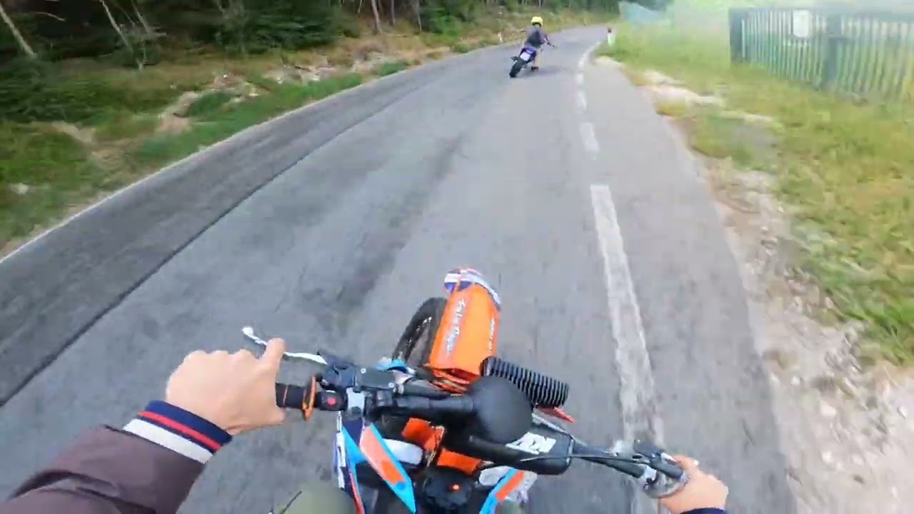 Ktm 125 sx vs Yahmah yz (wide open!)