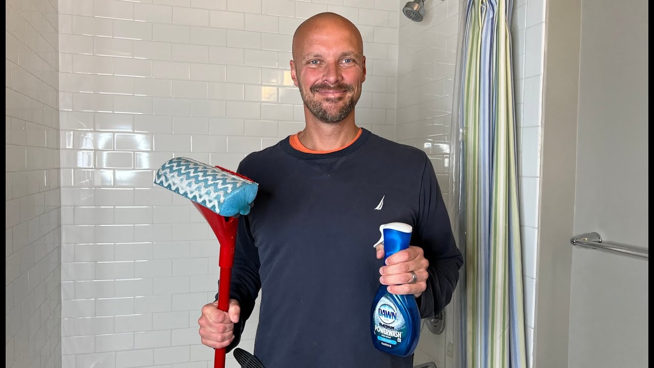 HOW TO DEEP CLEAN A BATHTUB! (Cleaning Hack WITHOUT BENDING OVER!)
