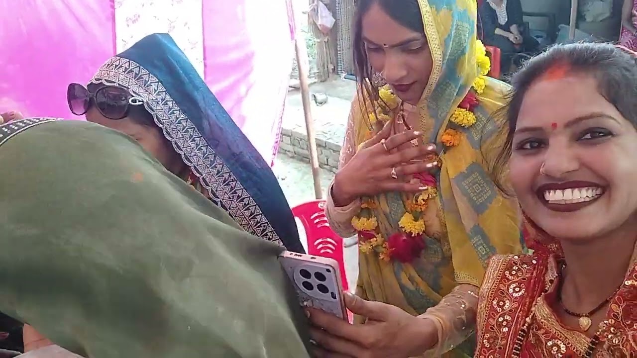 हेलो दोस्त बर्थडे बहुत अच्छे से मनाया गया मिक्सर नहीं मिला था और केक काटने वाला चाक MoniOfficial 2