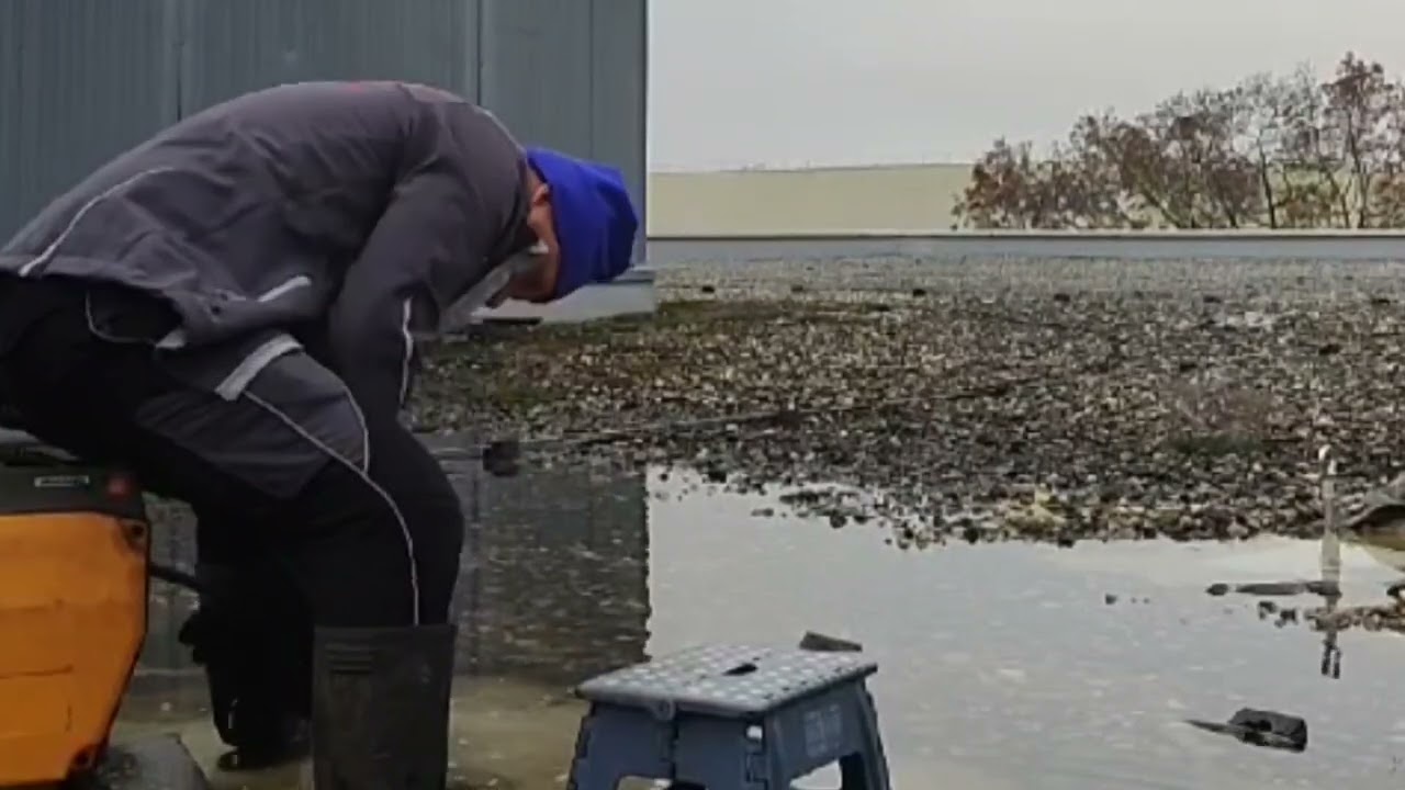 Rohrreinigung 180. Notfall im Lager: Dach unter Wasser! So beseitigen wir die Verstopfung!