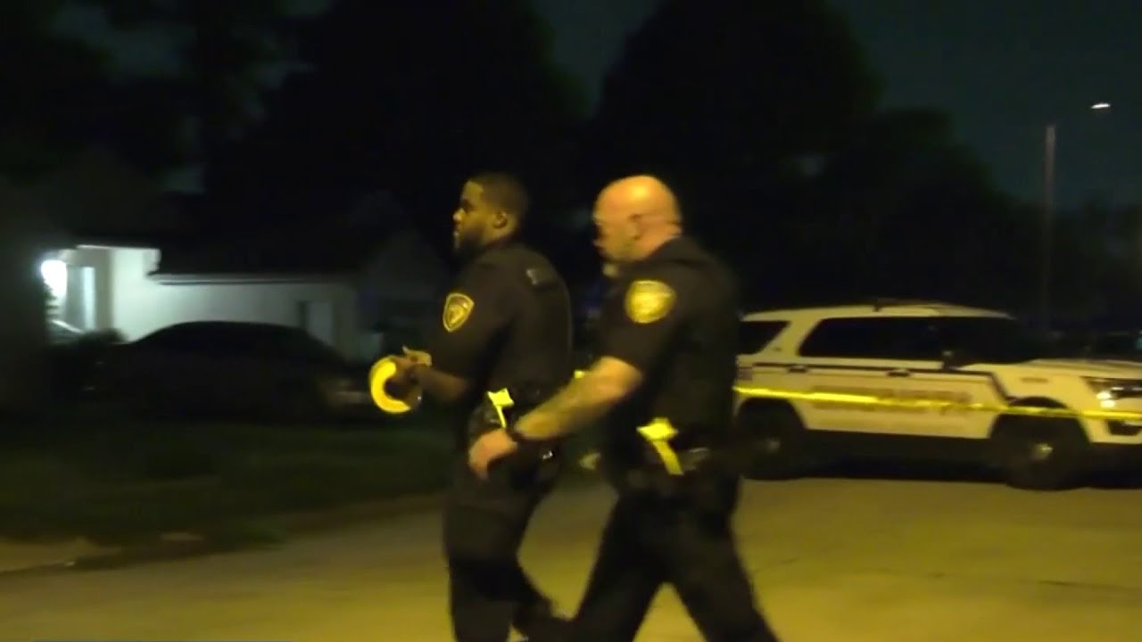 19-year-old found with multiple gunshot wounds in NE Harris County
