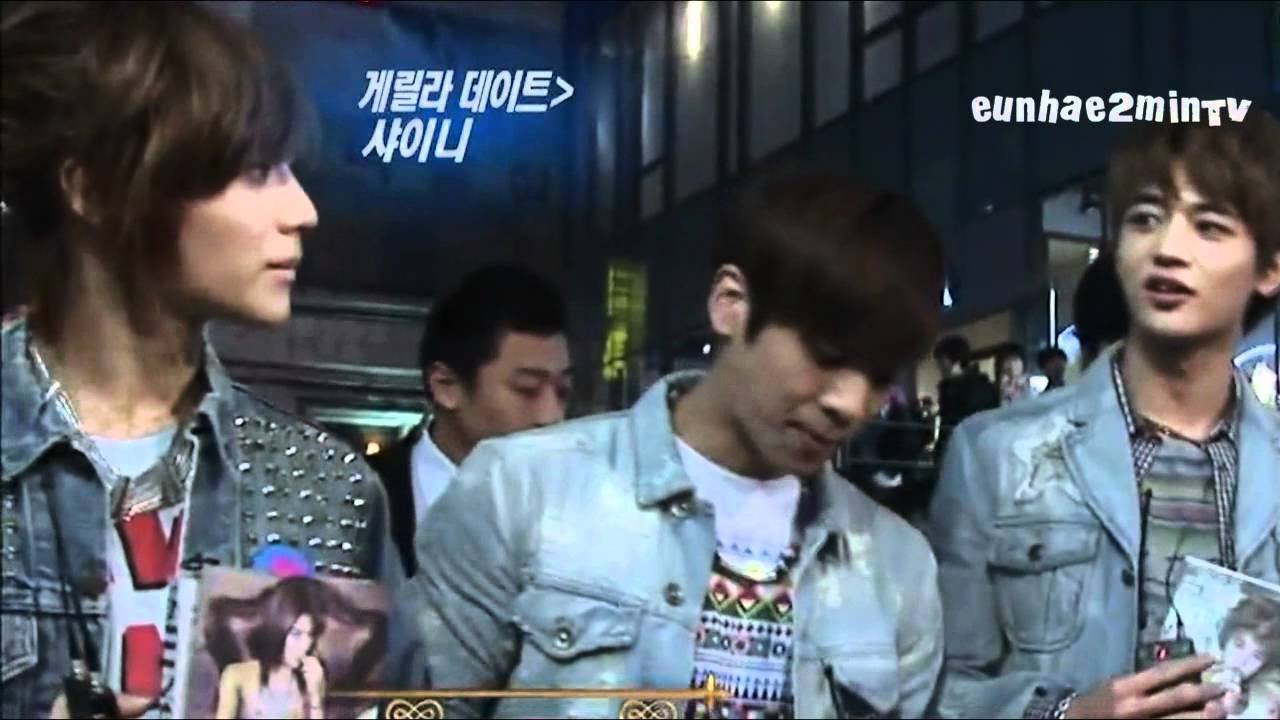 2MIN moment #118 [Reaction with a Hug]