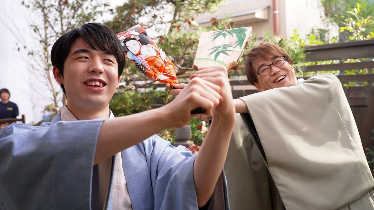 藤井聡太＆羽生善治、“名人同士”がCMで共演！「対局とは違う一面を見れた」　和やかムードの撮影に笑顔　富士フイルムTVCM新CM「お正月を写そう♪2024 チェキ・お正月も対局」篇