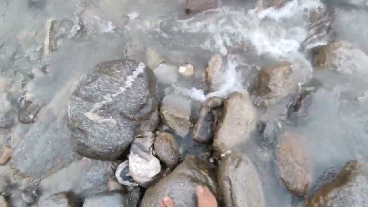 manali 31 | walking over the rocks
