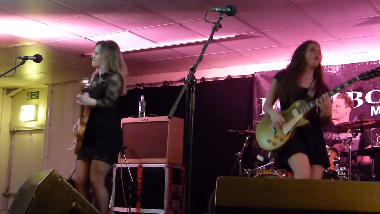 Girls With Guitars - Tush (ZZ Top Cover) Sadie Johnson, Ruf Records Blues Caravan