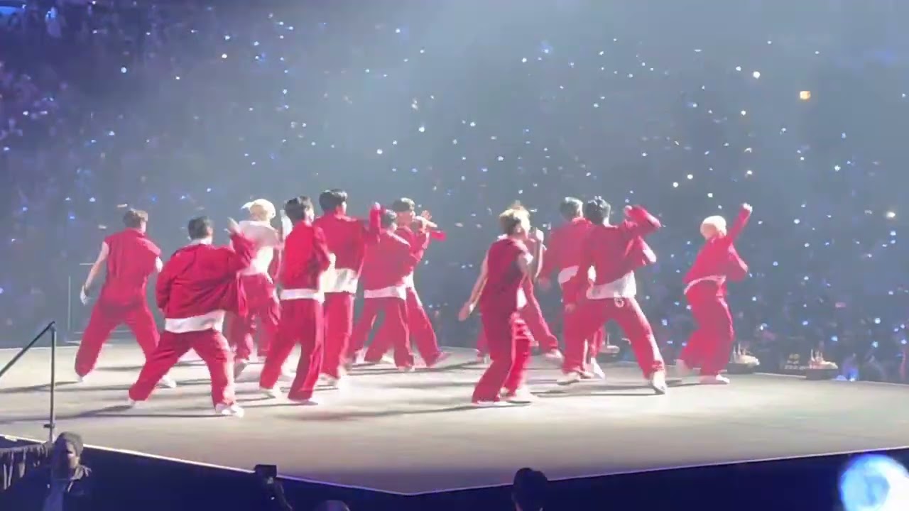 SEVENTEEN- Left & Right + VERY NICE | Chicago 2022 Be The Sun World Tour