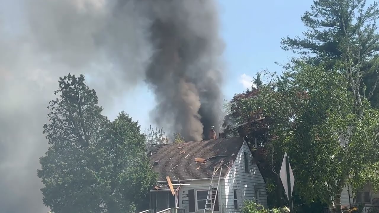 Detroit Fire Commercial Box Alarm - Chief 3 Explosion (McCormick St & Moross Rd)