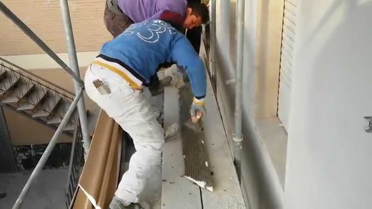Applicazione di cornici in polistirolo resinato
