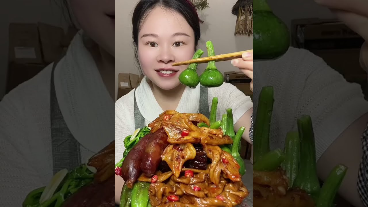 Yummy Spicy Food Mukbang 😍 Eating Fried Pig Intestines With Spicy Ducks Feet And Green Vegetables