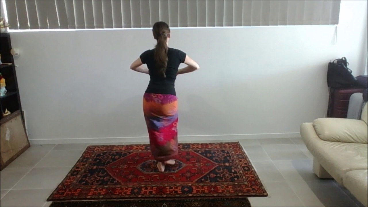 Learn Balinese dance Tari Pendet dari belakang