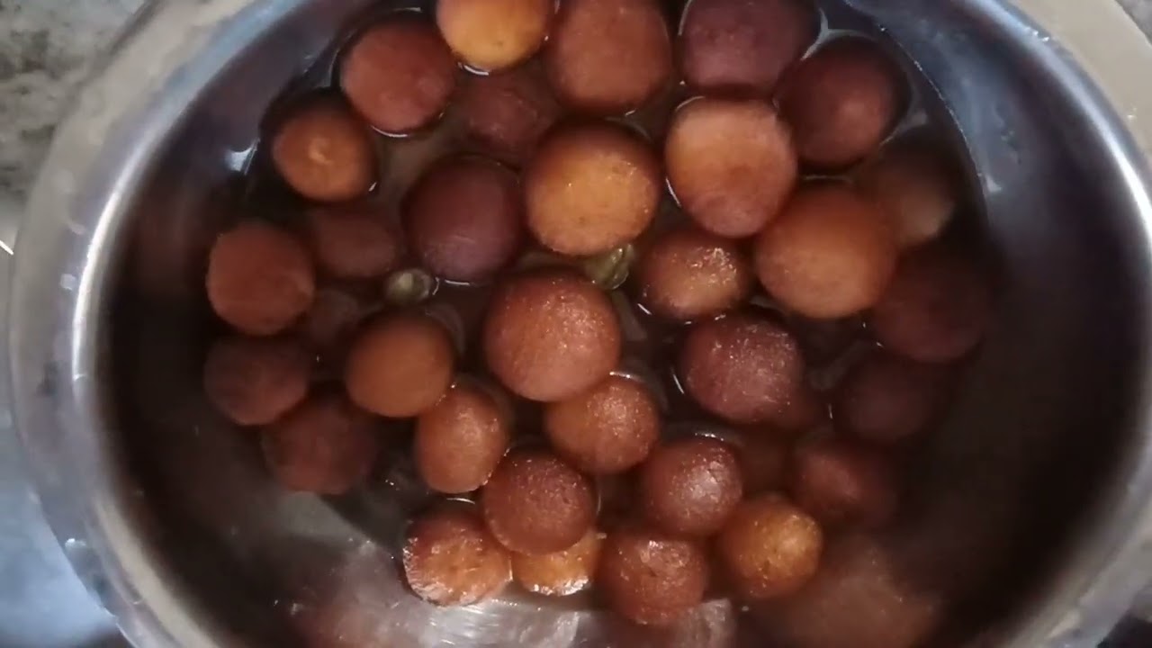 Aaj Maine gulabjamun aur mathri bnaya 😋