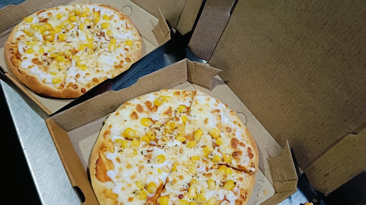 Sweet corn pizza making