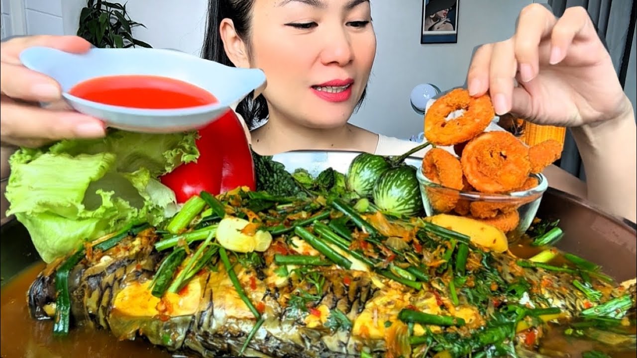 Thaifood ASMR ปลานิลอบสมุนไพรตัวใหญ่เนื้อหวานกับทอดมันกุ้งกรอบๆ Baked fish with herbs MUKBANG SHOW 