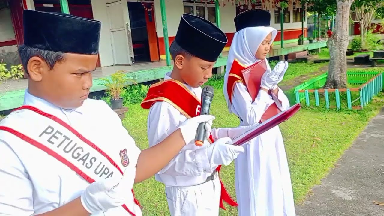 PELAKSANAAN UPACARA BENDERA 