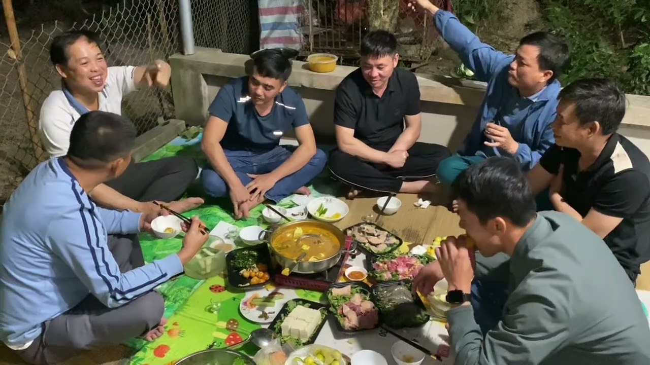 Gia đình cháu Tuyển Hiền liên hoan tất niên năm Ất tỵ