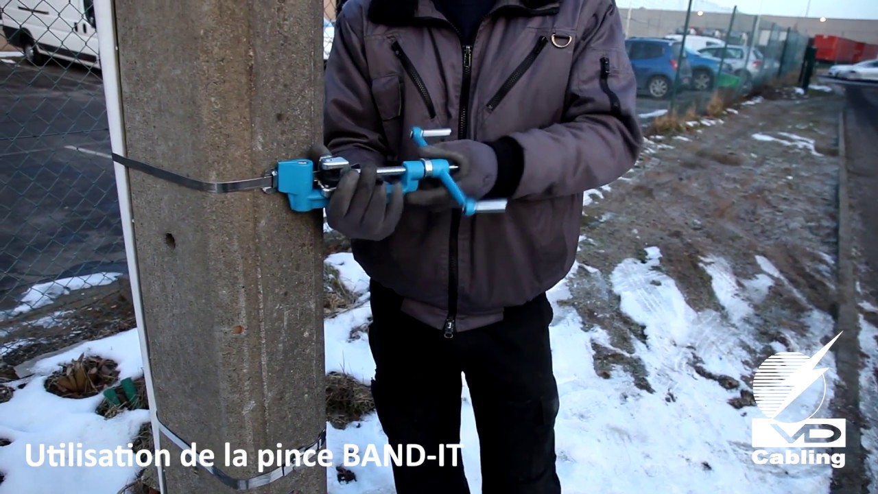 Démonstration de l'utilisation de la pince à BAND-IT