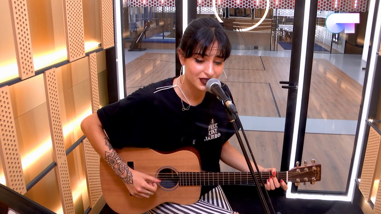 NATALIA canta 