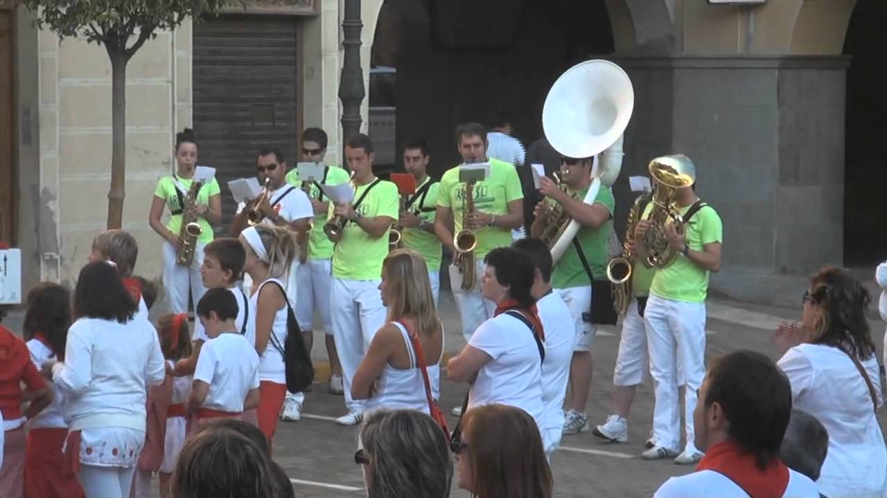 (HD) DIA DEL MUETE Y CANTO DE LA AURORA EN FALCES (NAVARRA) 17-08-2011.wmv