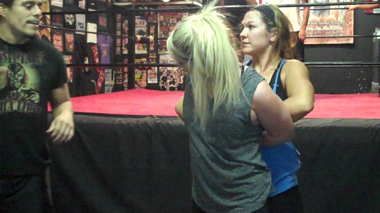 Ladies in training at Wrestling School  (6).MP4