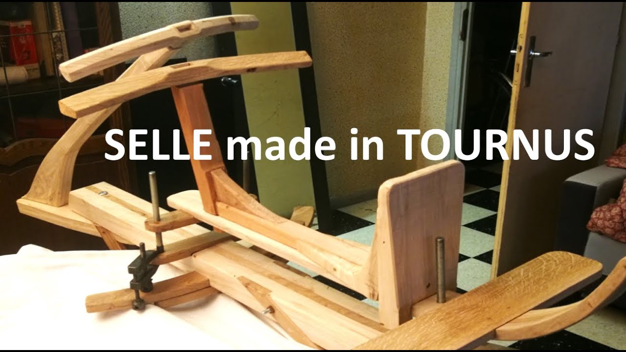 Selle made in TOURNUS - Musée du vélo Michel GREZAUD - construction réplique draisienne de 1817