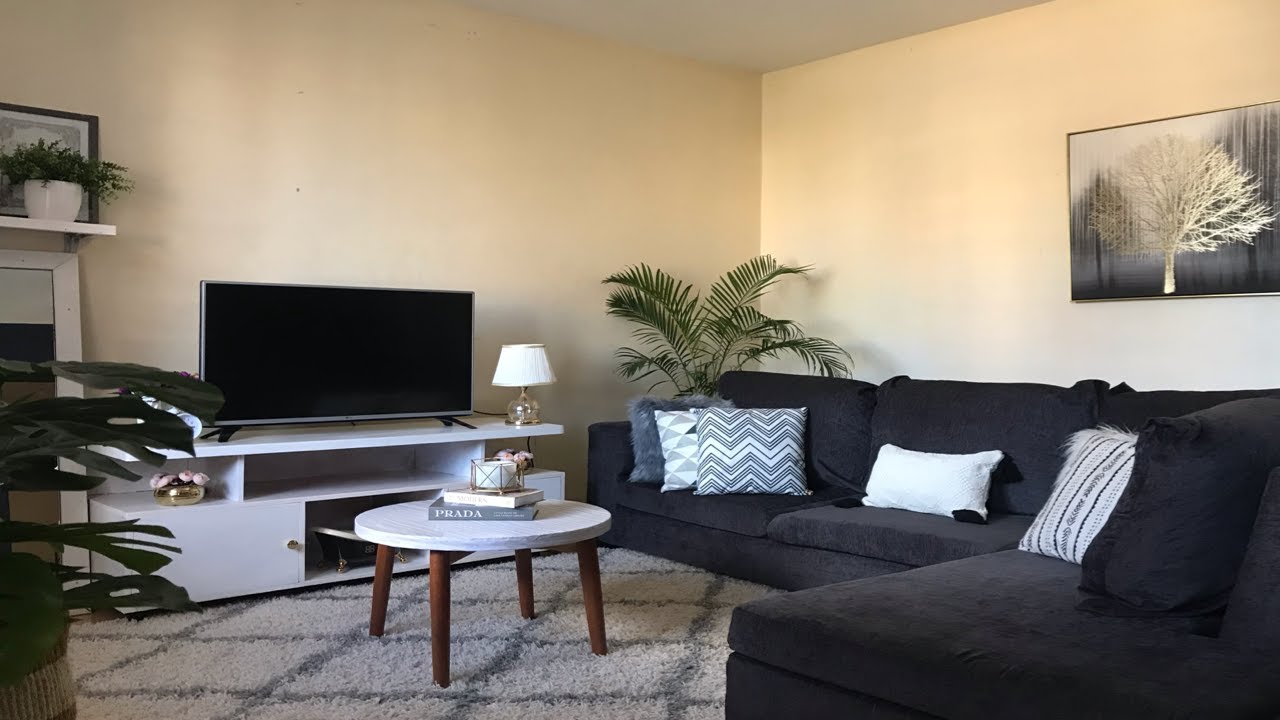 MY LIVING ROOM TOUR//LOW BUDGET