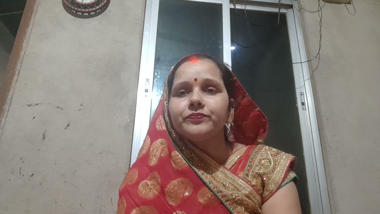 नदिया किनारे डोली 