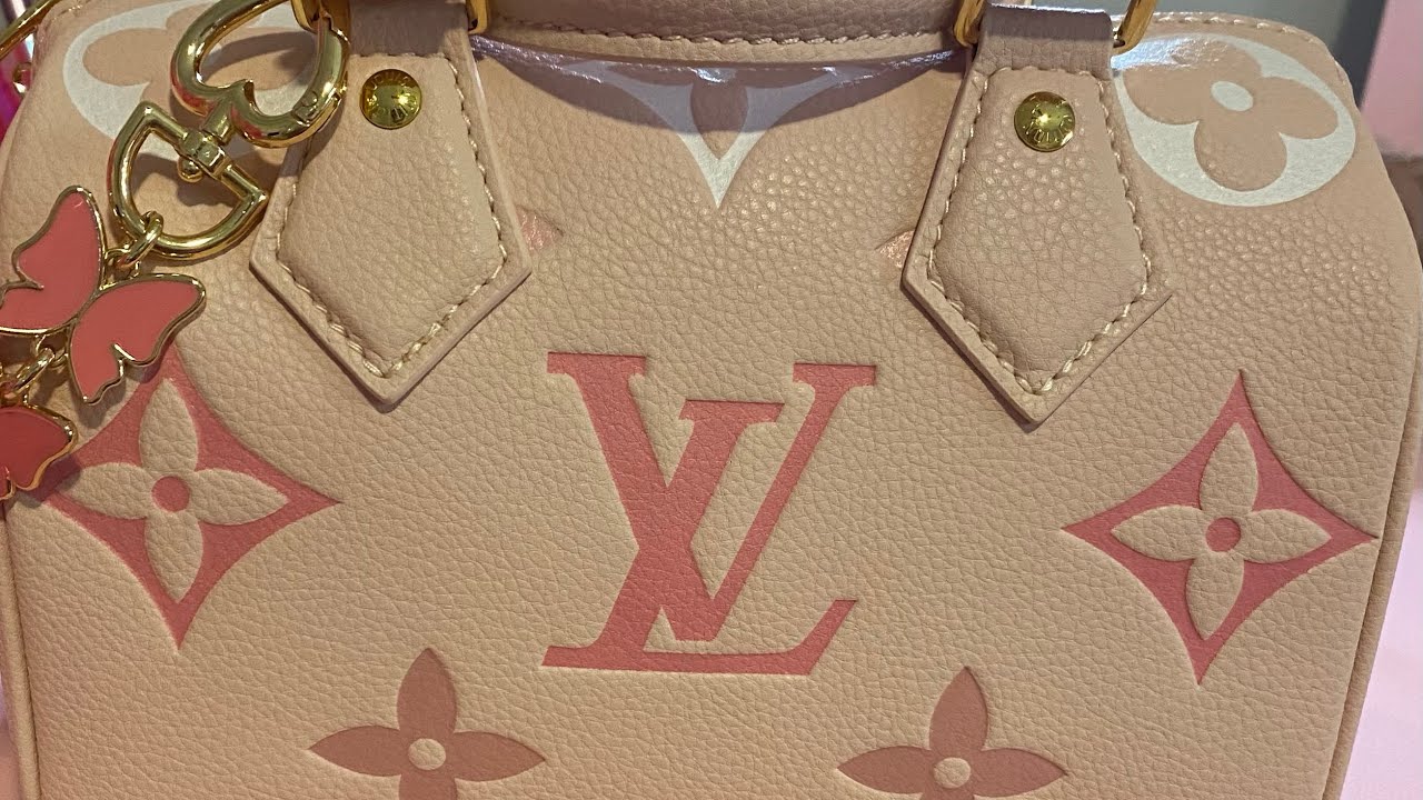 What’s in my bag #whatsinmybag  # purselover  #wimb