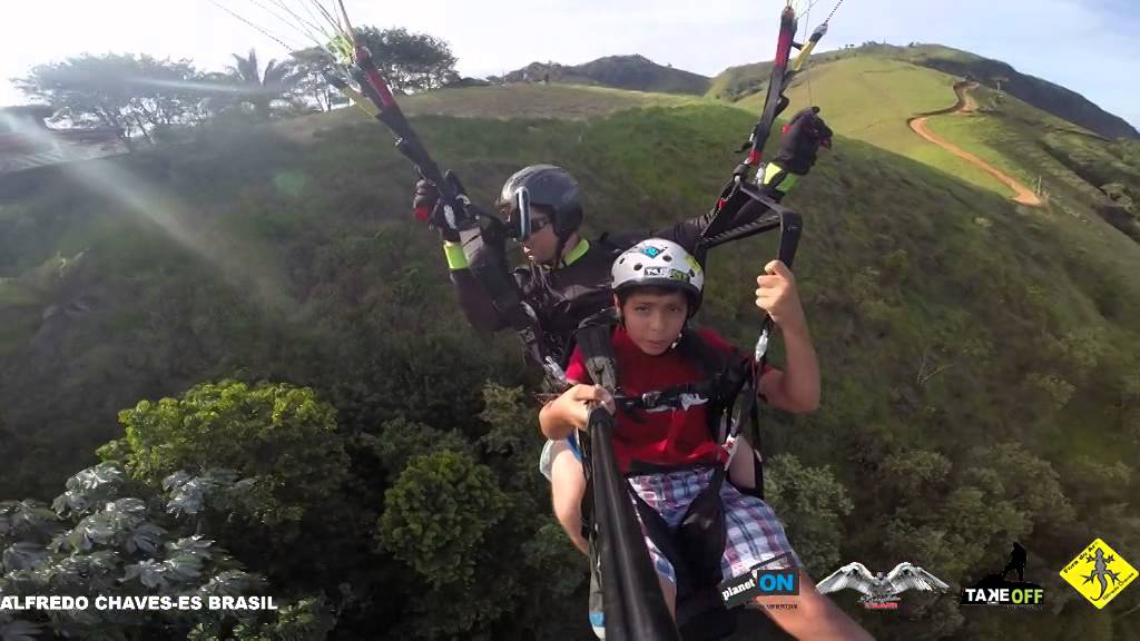 Voo Duplo de Parapente em Alfredo Chaves Equipe Fora do Ar Paragliding - Diogo
