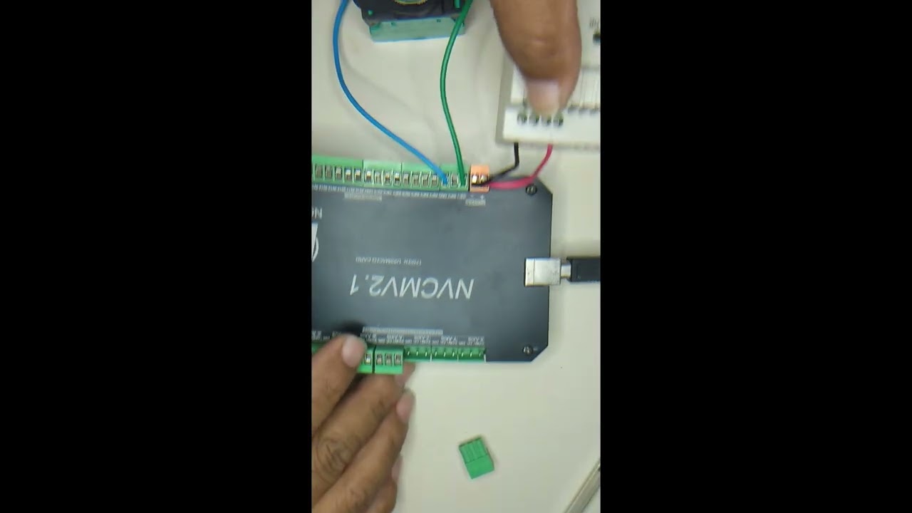 Cap2 Conectando la tarjeta a la fuente y a un motor tarjeta Novusun
