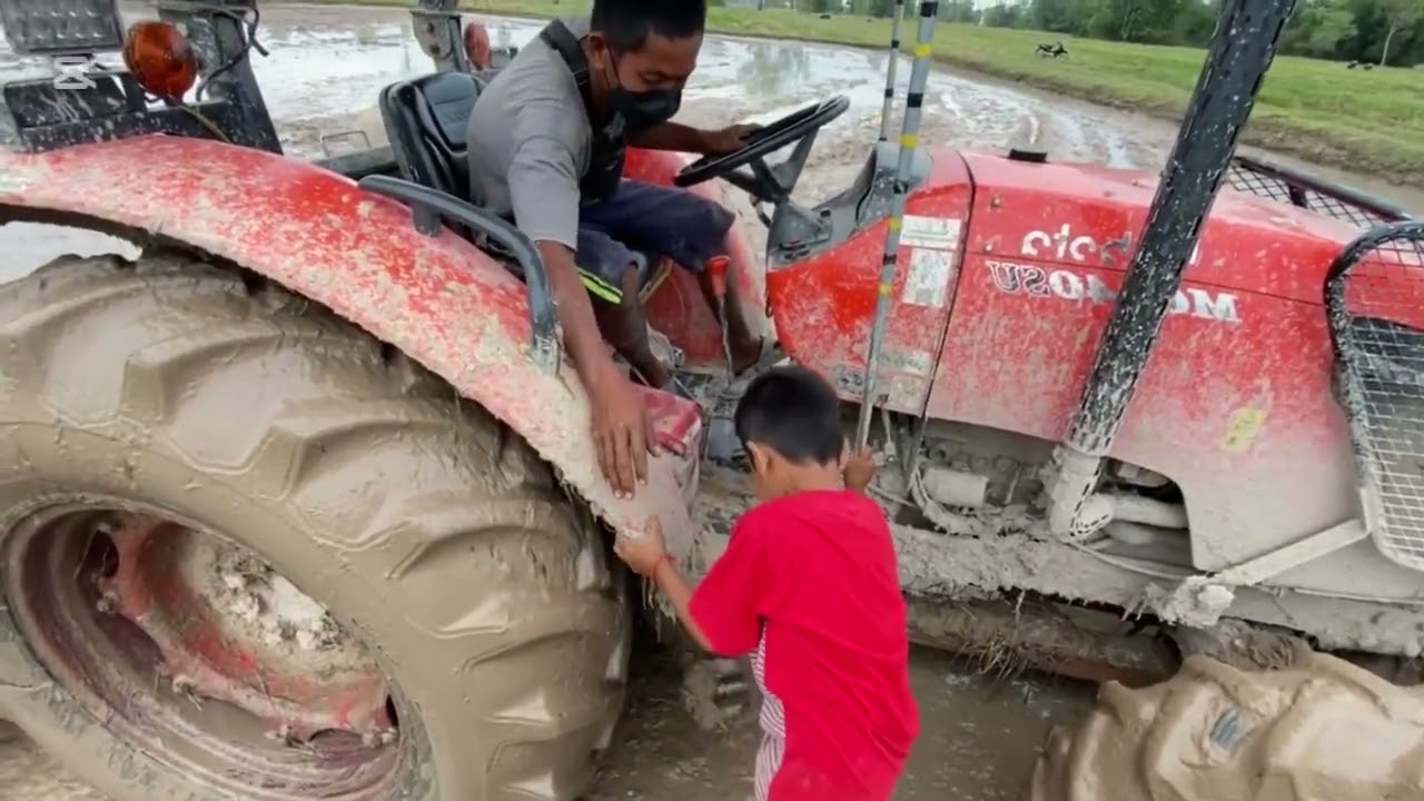 Unstoppable Tractor Action: Watch the Best Plowing Techniques for Thriving Crops!
