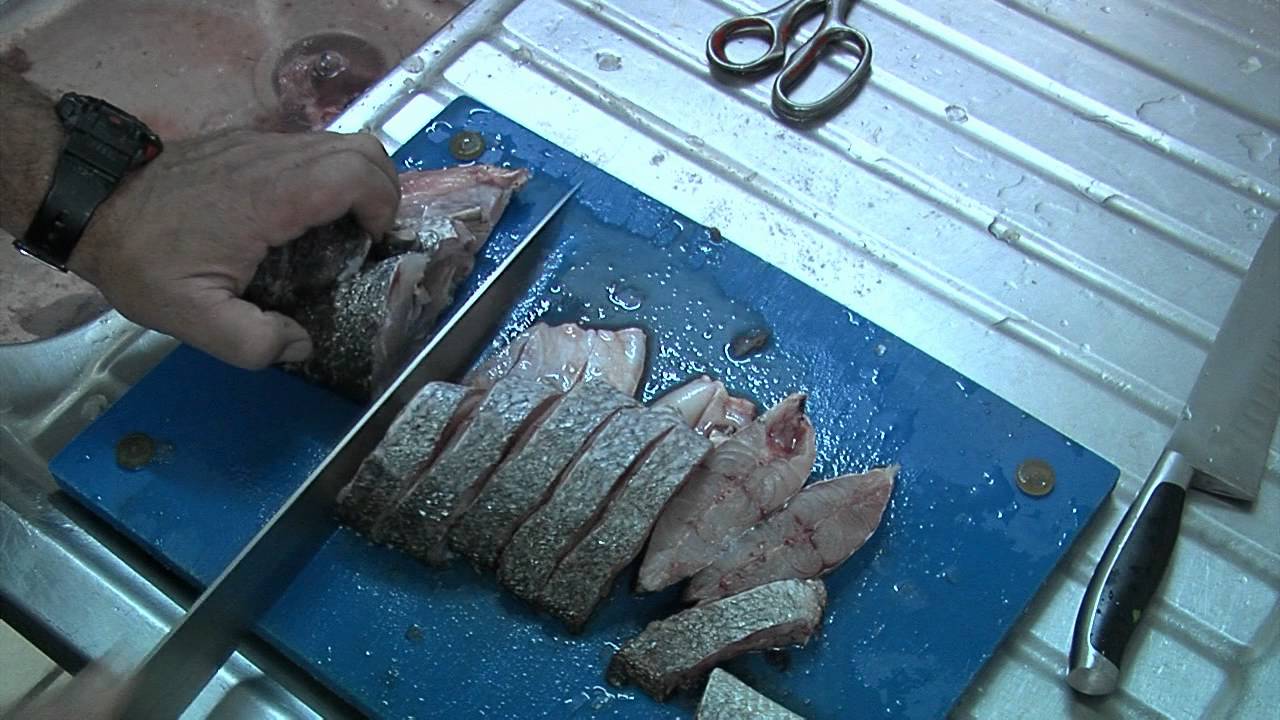 Cocinando la cuajadera de pescado del Hostal Restaurante Playa Azul de Villaricos