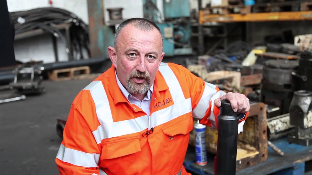 Hydraulic Hammer Chisel Greasing- Workshop - Hydraulic Breaker & Hammer Advice From Hammer Man