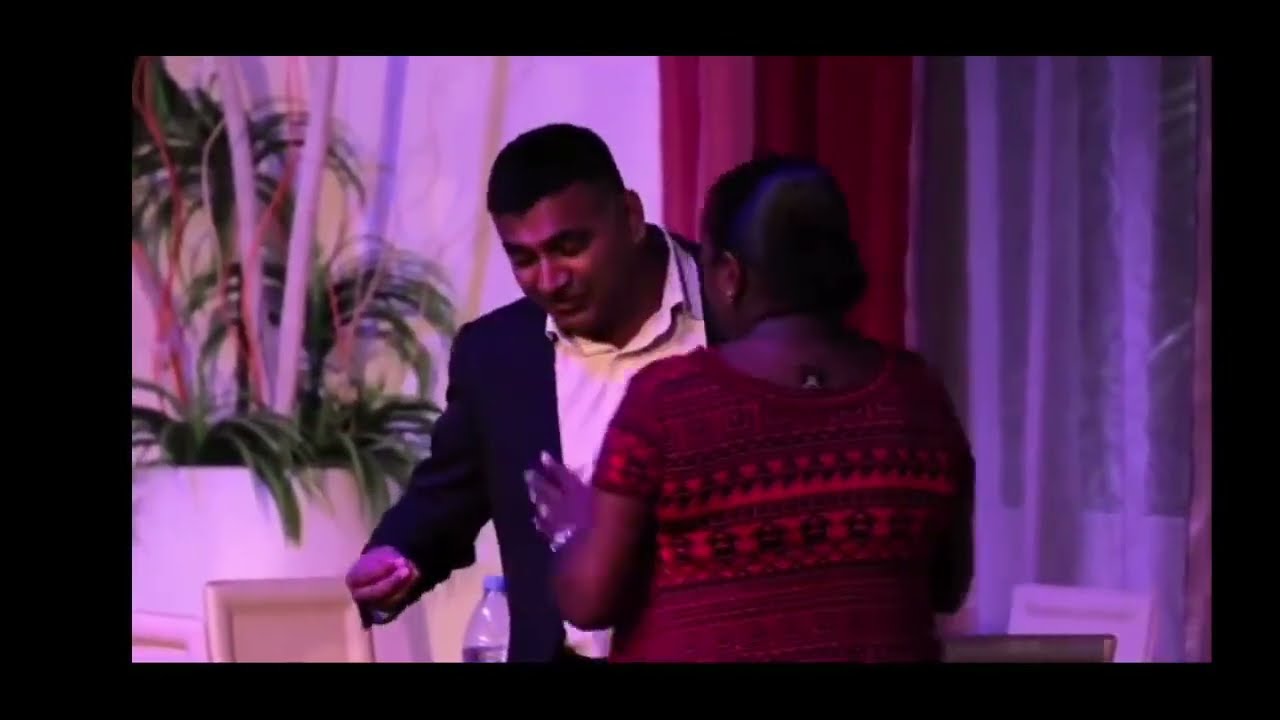 KARAVANN Events | KOMIKO - Amours et Trahisons 😂 | KomikoFanClub | 100% Comedie | Moris