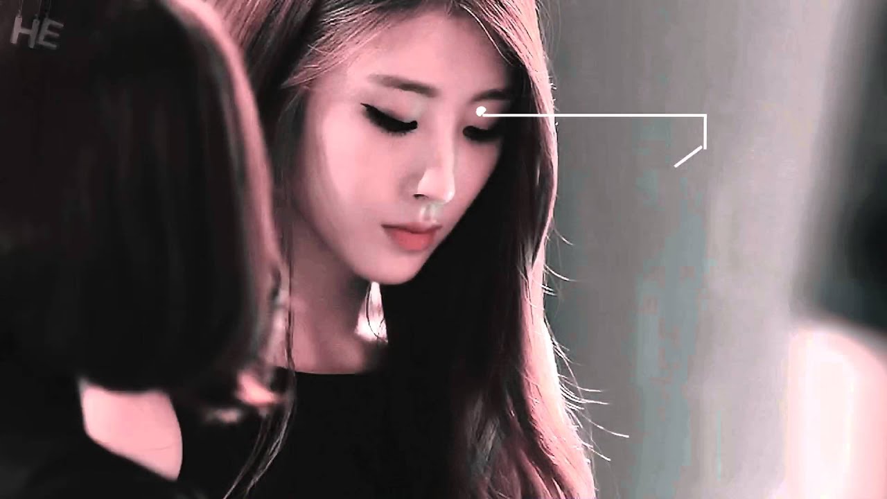 moon hyuna // alone