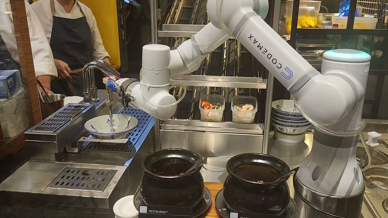 Robot at a Singapore restaurant making your soup for you