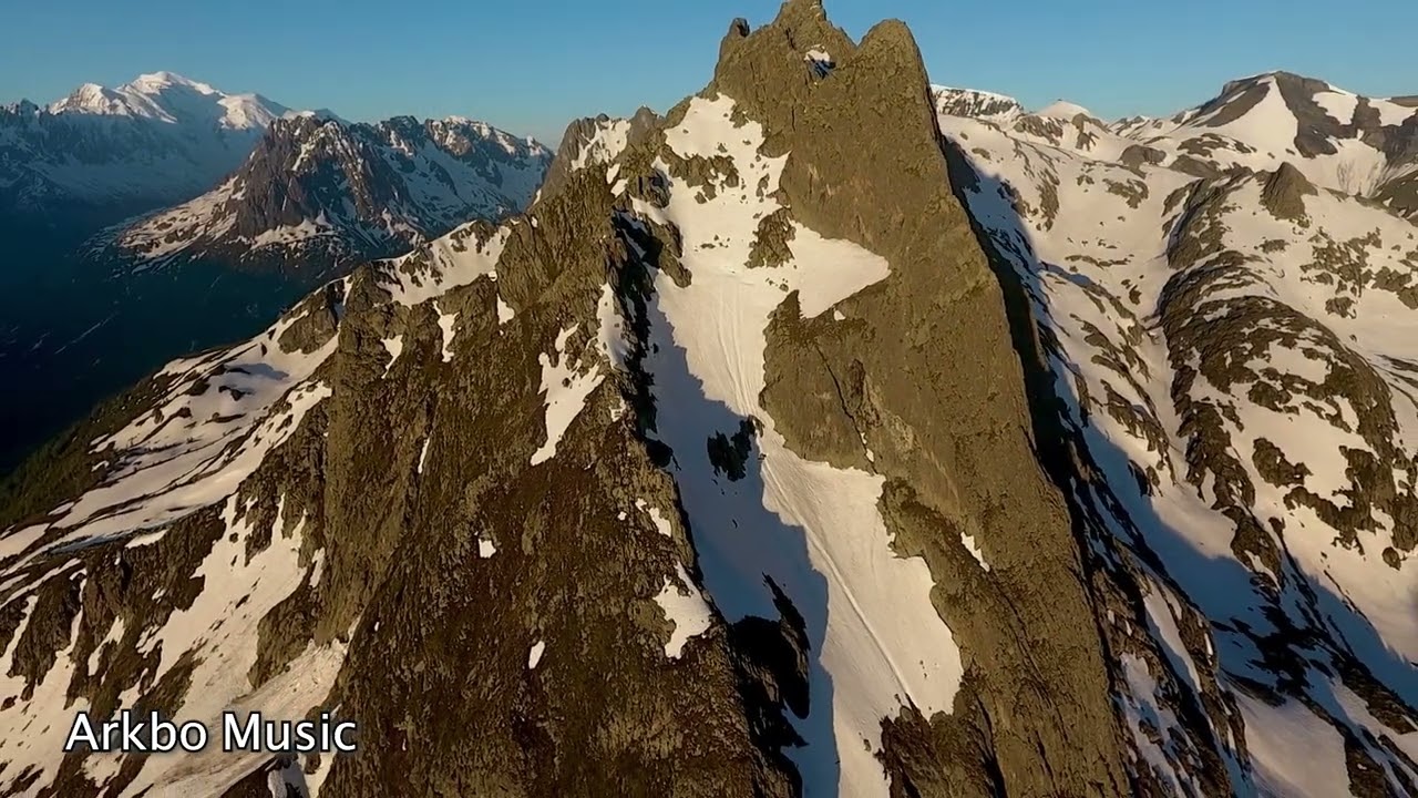 ❄️ Snow-Capped Mountains & Icy Landscapes | Relaxing Acoustic Guitar Music for Peaceful Moments