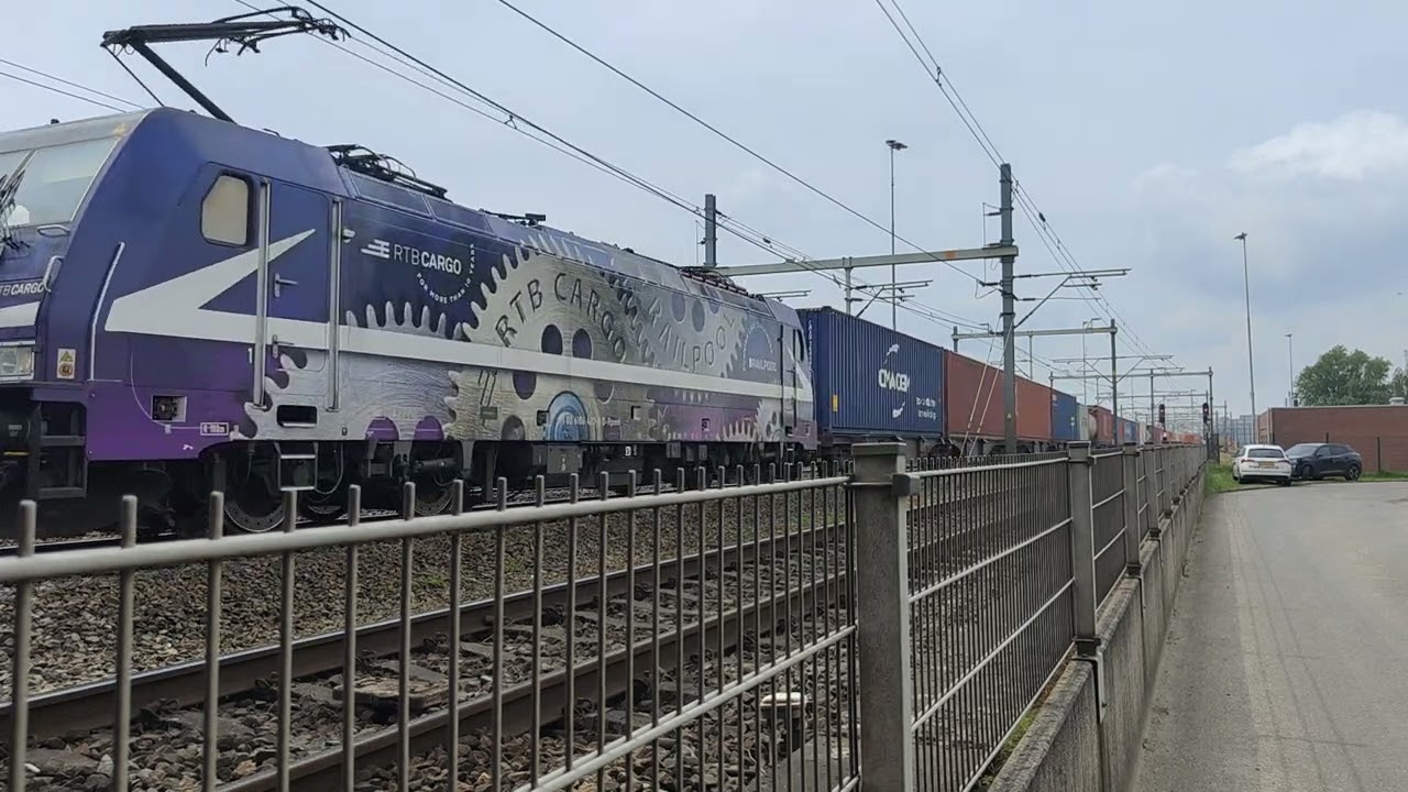 Drukke dag op de Haven spoorlijn.