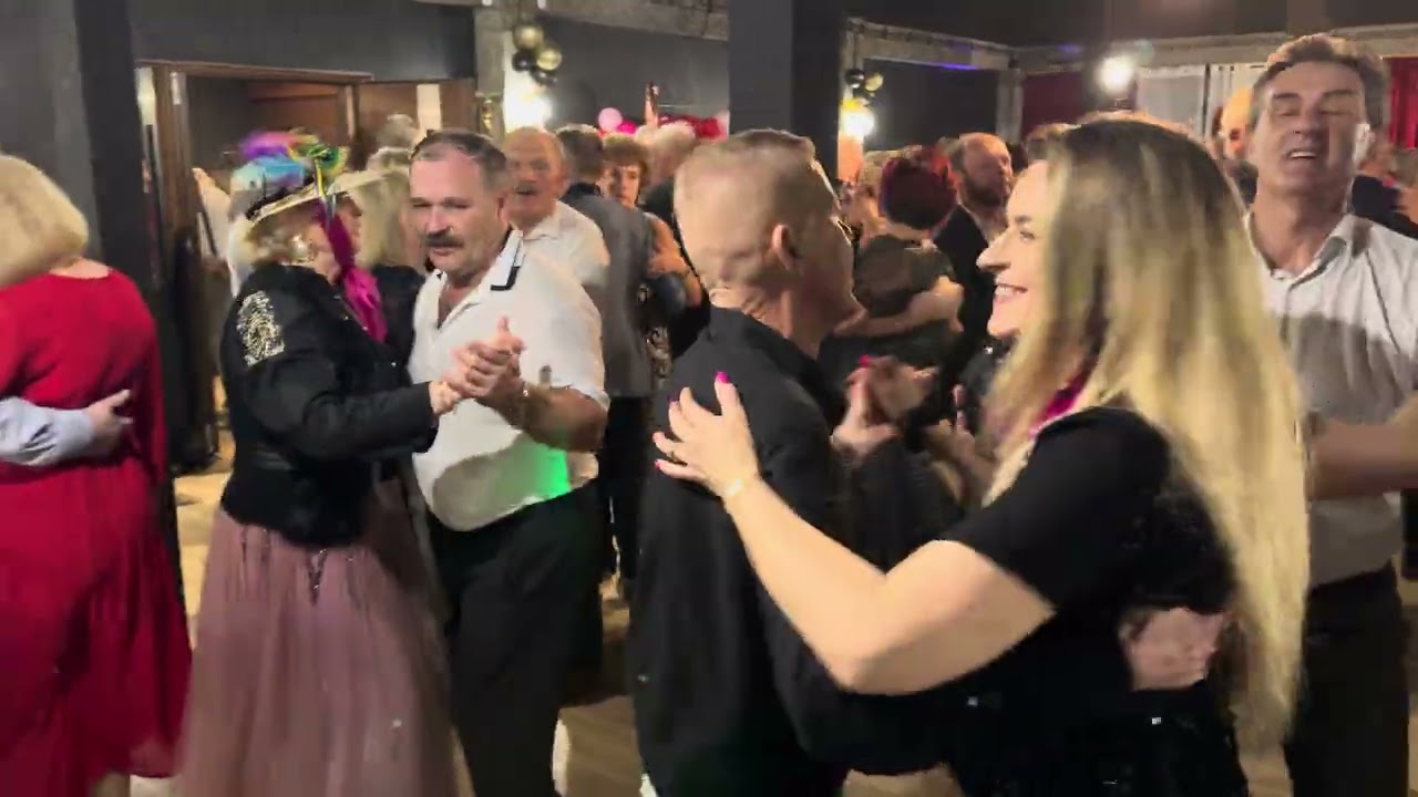 ,,Pogodny Wieczorek Naszego Spotkania”Jacek z Żoną bawi się przy kapeli Krzysztofa Wieruszewskiego 